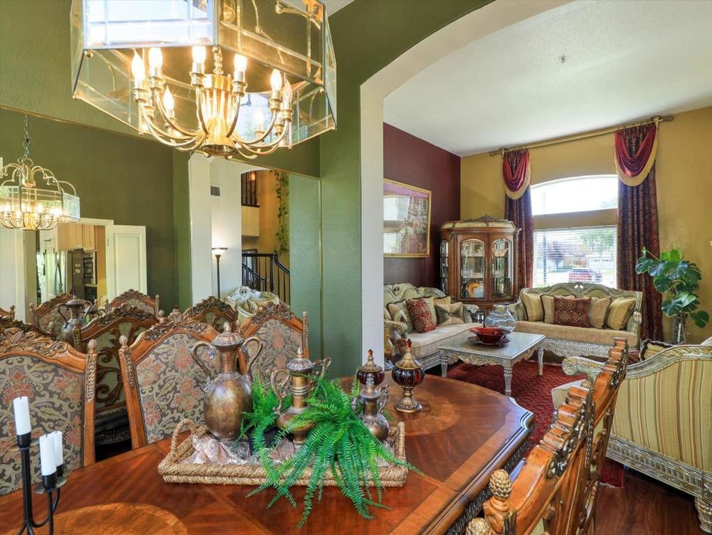 Image 7 of property listing at 2977 Miraloma Way, Union City, CA 94587