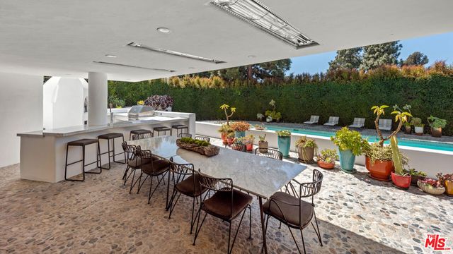 211 S Muirfield Road, Los Angeles, CA 90004