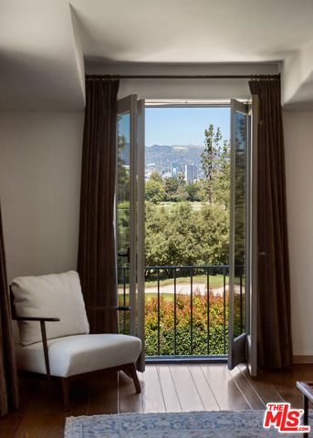 211 S Muirfield Road, Los Angeles, CA 90004