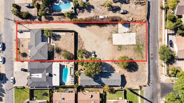 18264 Pine, Fontana, CA 92335