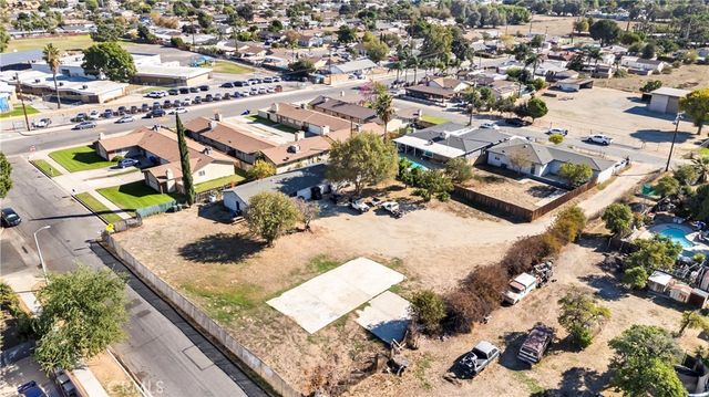 18264 Pine, Fontana, CA 92335