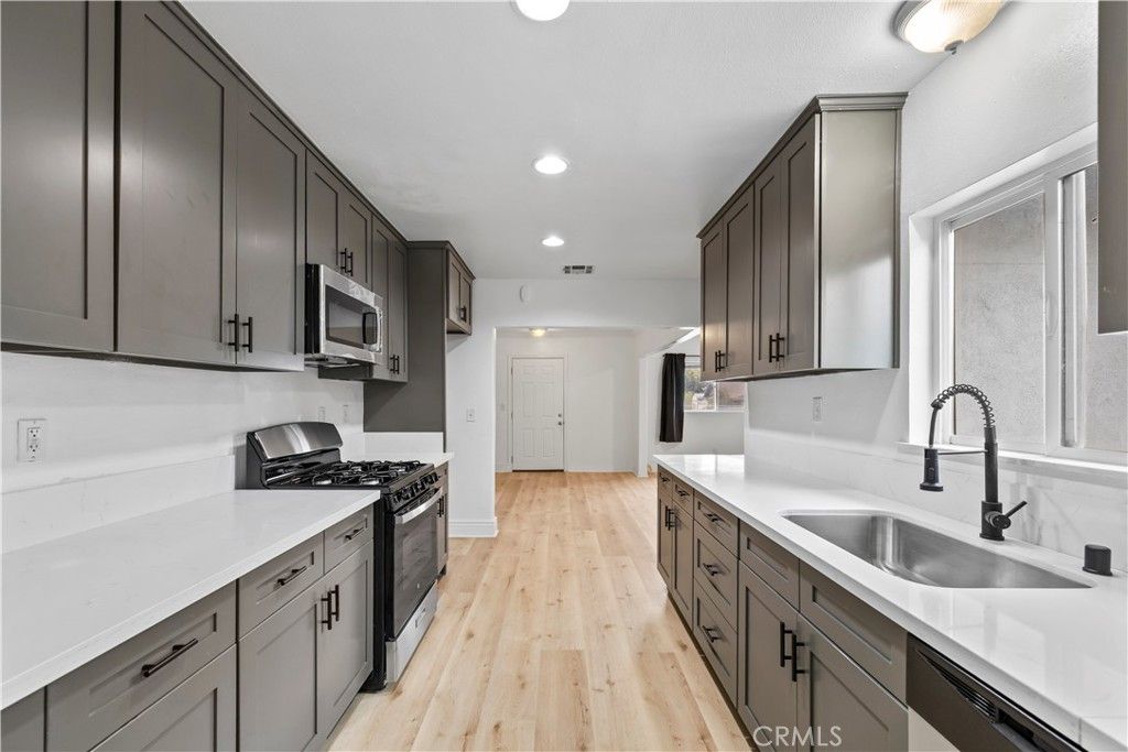 18264 Pine, Fontana, CA 92335