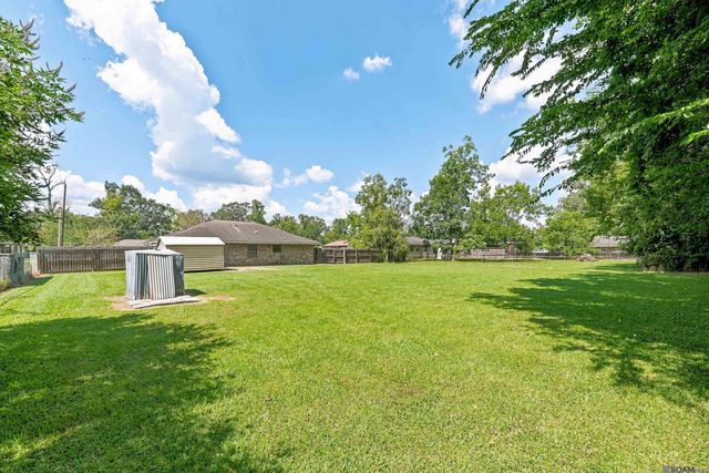 40499 Mary Ann St, Prairieville, LA 70769