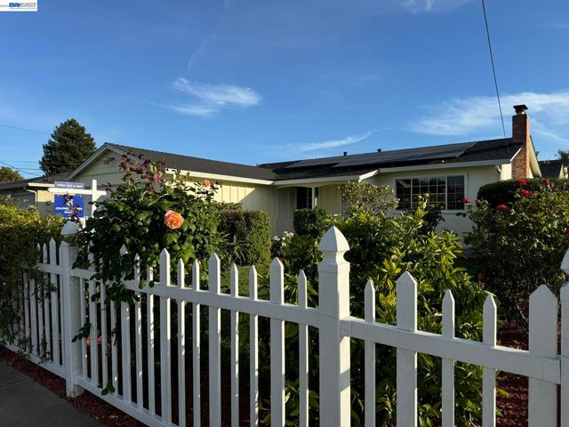 36005 Rosewood Dr, Newark, CA 94560