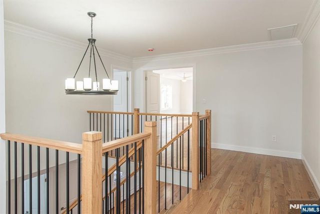 7 Shaw Court, Fairfield, NJ 07004