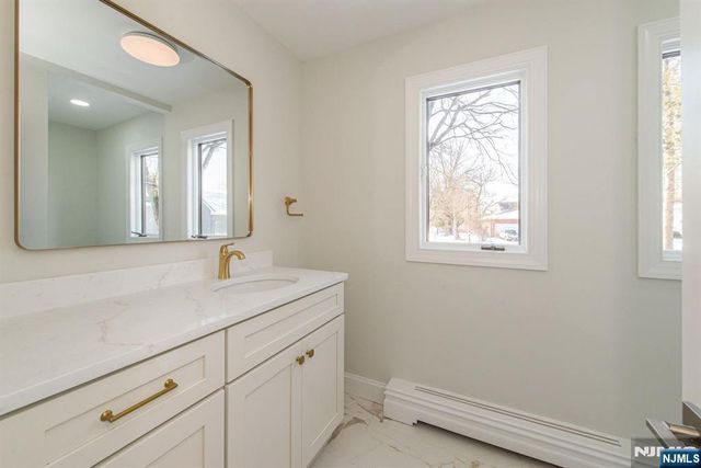 7 Shaw Court, Fairfield, NJ 07004