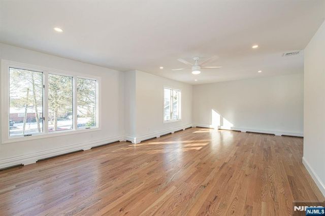 7 Shaw Court, Fairfield, NJ 07004