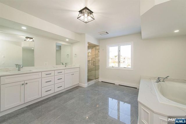 7 Shaw Court, Fairfield, NJ 07004