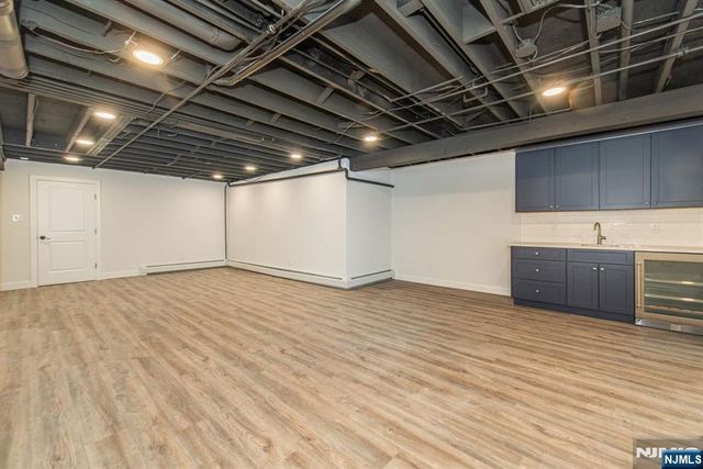 7 Shaw Court, Fairfield, NJ 07004