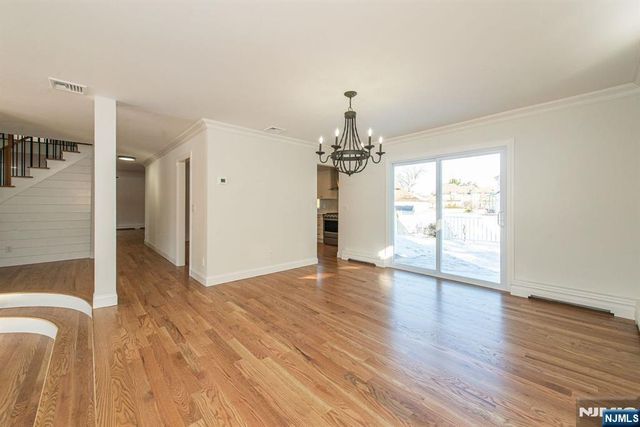 7 Shaw Court, Fairfield, NJ 07004