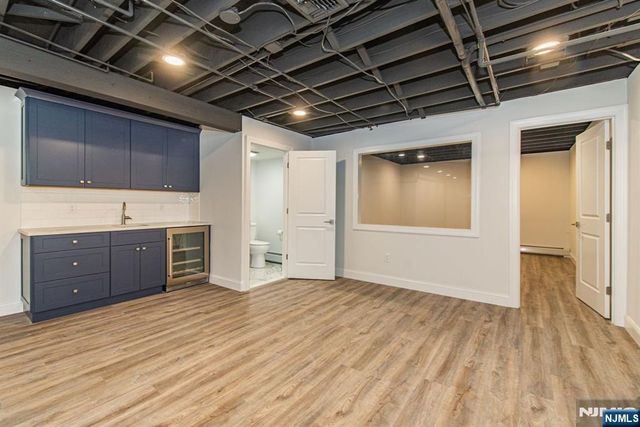 7 Shaw Court, Fairfield, NJ 07004