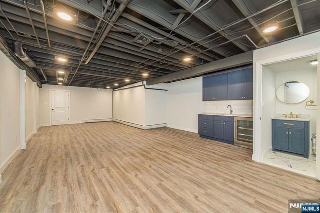 7 Shaw Court, Fairfield, NJ 07004