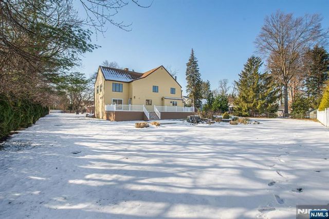 7 Shaw Court, Fairfield, NJ 07004