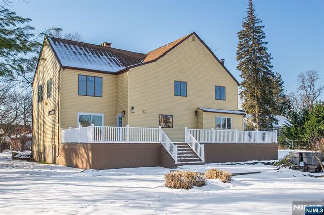 7 Shaw Court, Fairfield, NJ 07004