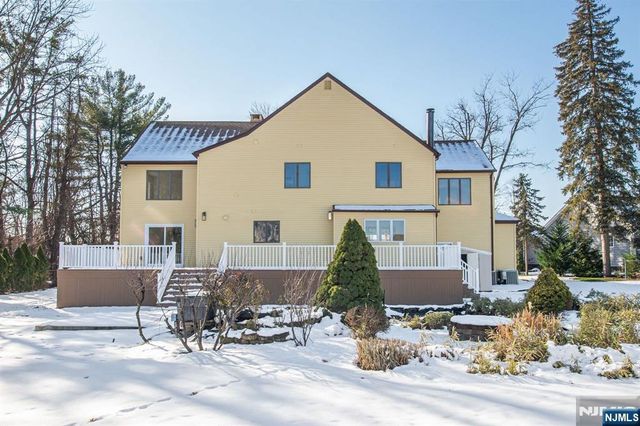 7 Shaw Court, Fairfield, NJ 07004