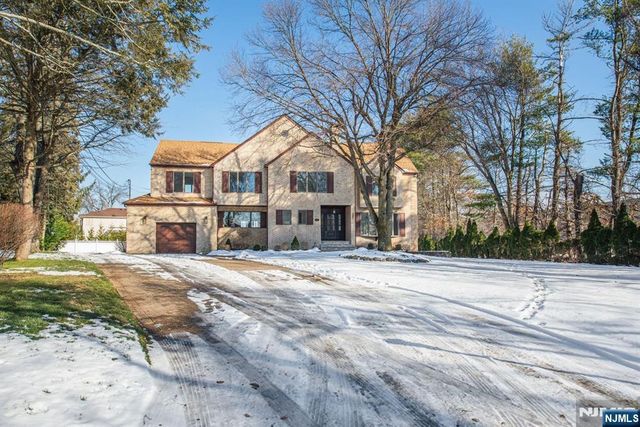 7 Shaw Court, Fairfield, NJ 07004