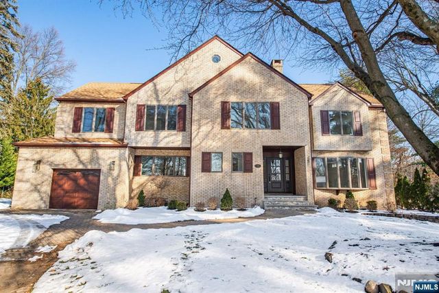 7 Shaw Court, Fairfield, NJ 07004