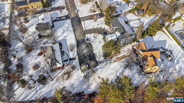 7 Shaw Court, Fairfield, NJ 07004