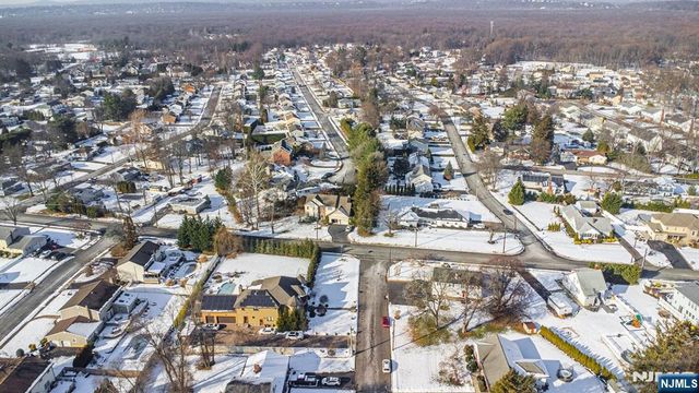 7 Shaw Court, Fairfield, NJ 07004