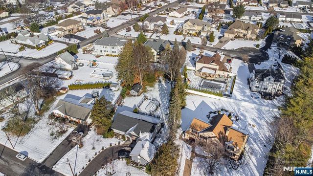 7 Shaw Court, Fairfield, NJ 07004