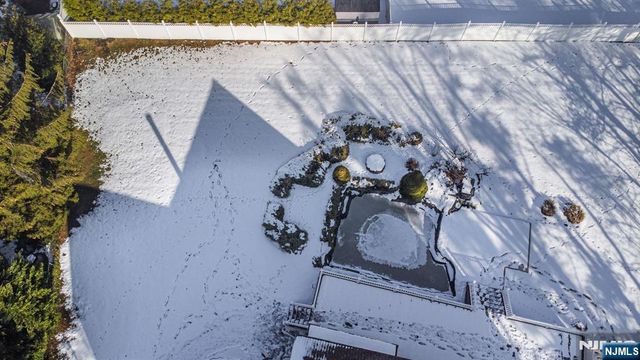 7 Shaw Court, Fairfield, NJ 07004