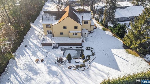 7 Shaw Court, Fairfield, NJ 07004