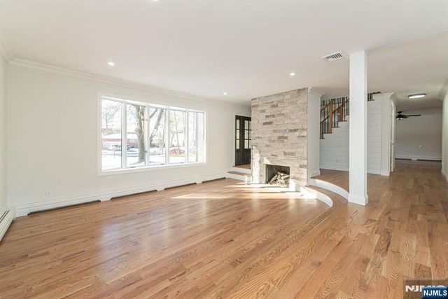 7 Shaw Court, Fairfield, NJ 07004