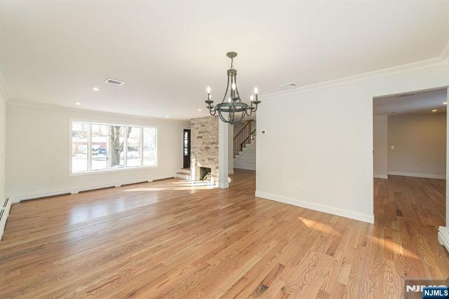 7 Shaw Court, Fairfield, NJ 07004