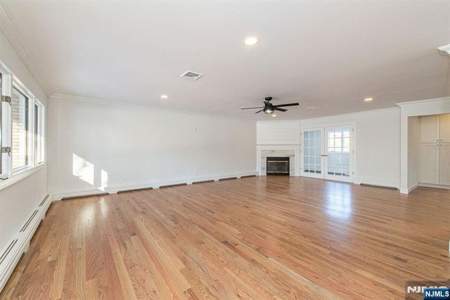 7 Shaw Court, Fairfield, NJ 07004