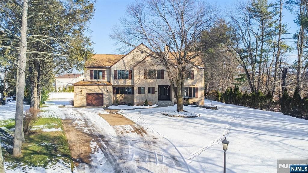 7 Shaw Court, Fairfield, NJ 07004
