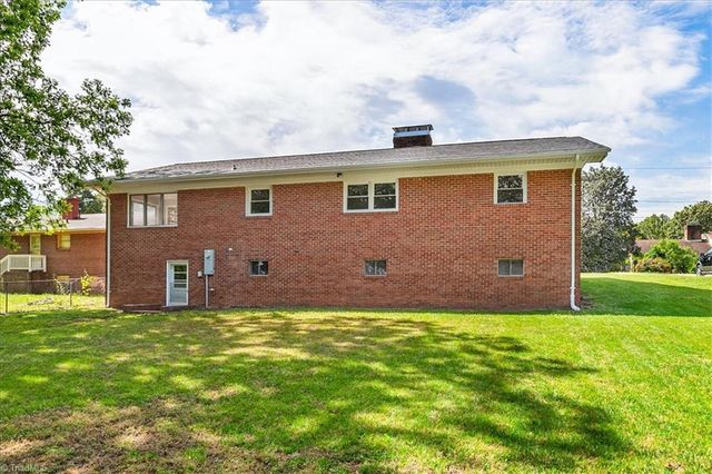 912 Hilltop Boulevard, Reidsville, NC 27320