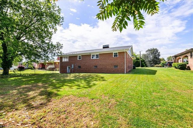 912 Hilltop Boulevard, Reidsville, NC 27320