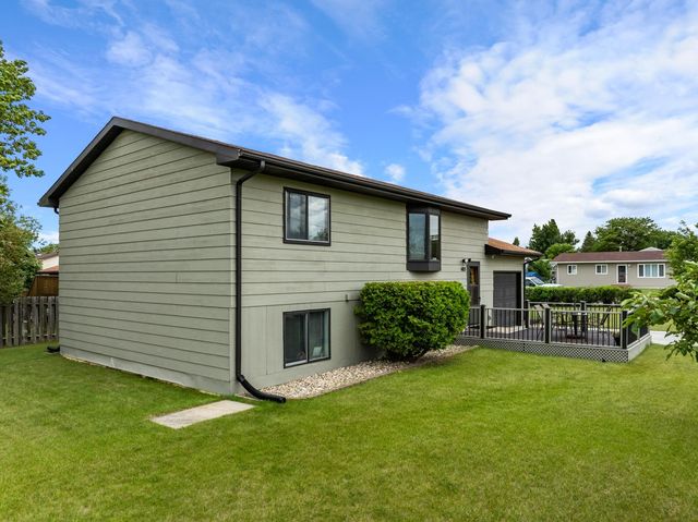 403 Pleasant Ave N, Surrey, ND 58785