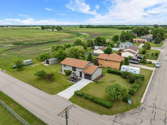 403 Pleasant Ave N, Surrey, ND 58785