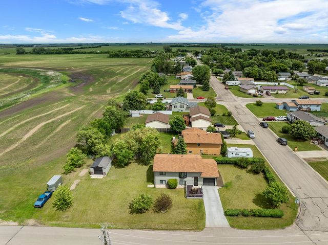 403 Pleasant Ave N, Surrey, ND 58785