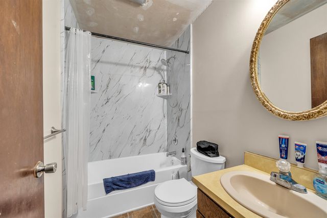 212 W 9th St, Harper, KS 67058