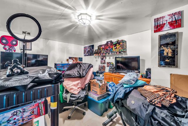 212 W 9th St, Harper, KS 67058