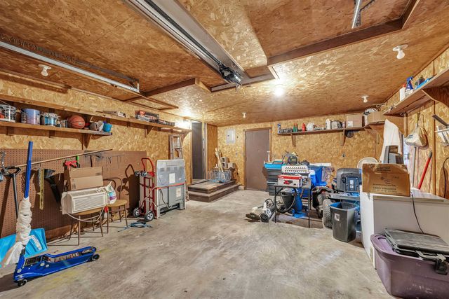 212 W 9th St, Harper, KS 67058