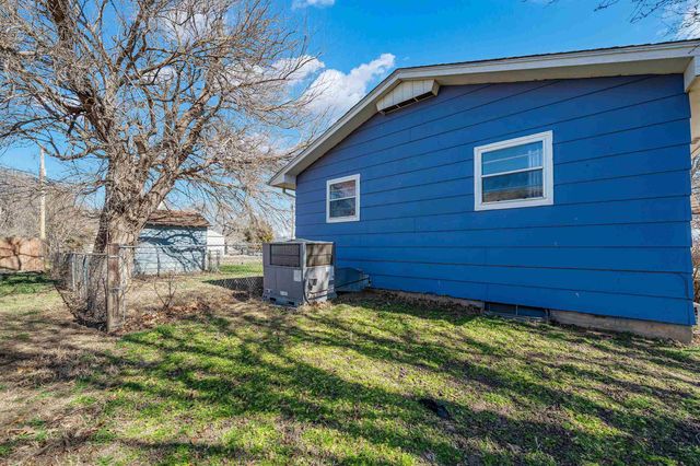 212 W 9th St, Harper, KS 67058