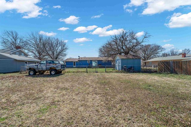 212 W 9th St, Harper, KS 67058
