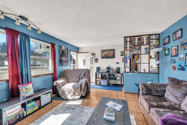 212 W 9th St, Harper, KS 67058