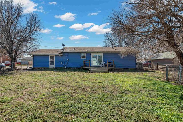212 W 9th St, Harper, KS 67058