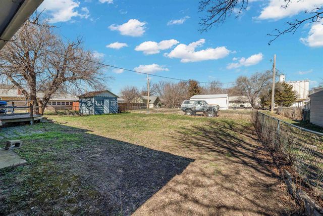 212 W 9th St, Harper, KS 67058