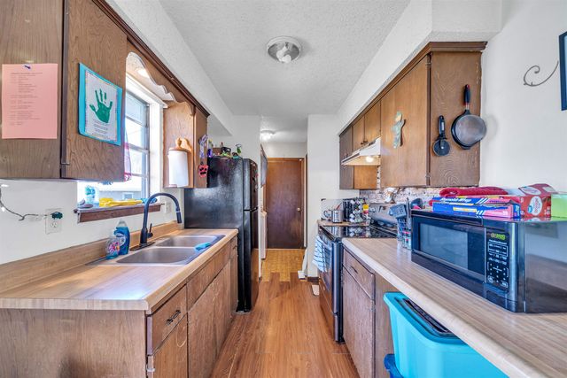 212 W 9th St, Harper, KS 67058