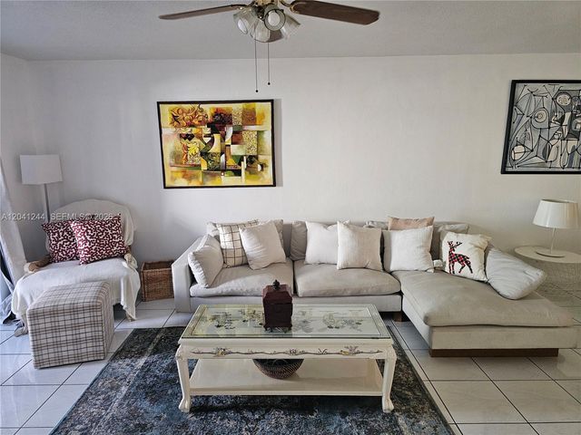 215 SE 3rd Avenue 205A, Hallandale Beach, FL 33009