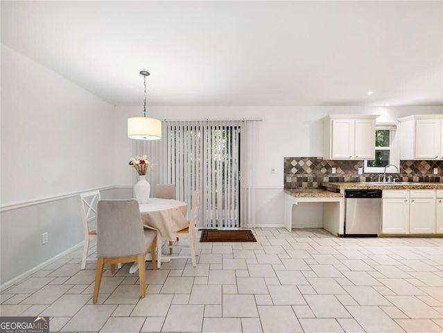 2136 Valley Oaks Drive SE, Smyrna, GA 30080