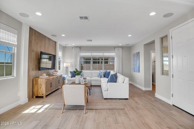 43230 N HINOKI Street, San Tan Valley, AZ 85140