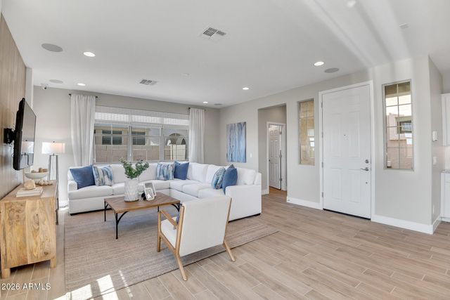 43230 N HINOKI Street, San Tan Valley, AZ 85140