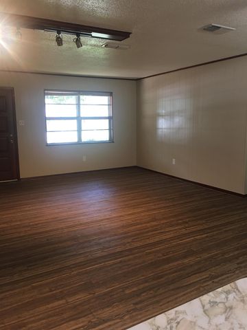 707 Gemi Dr, Longview, TX 75604