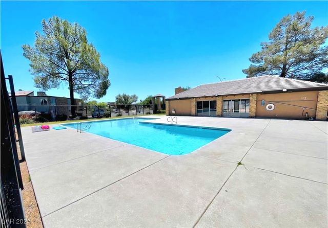 1460 Hialeah Drive B, Las Vegas, NV 89119